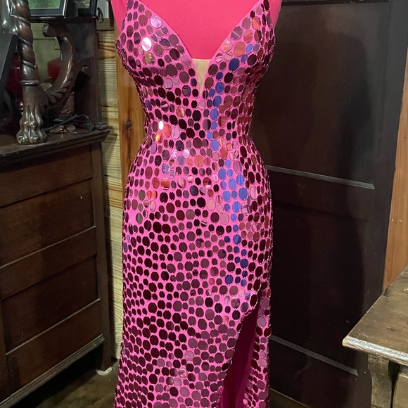 Stunning Sherri Hill dress in magenta! Glass beading - Picture 7 of 9